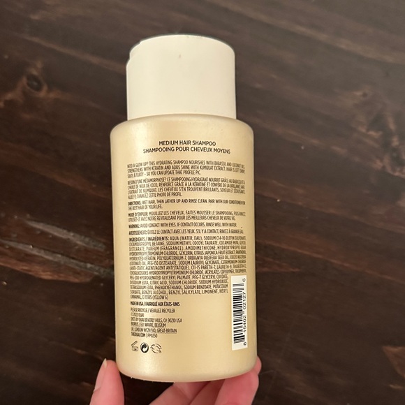 OUAI Medium Hair Shampoo - Picture 3 of 3